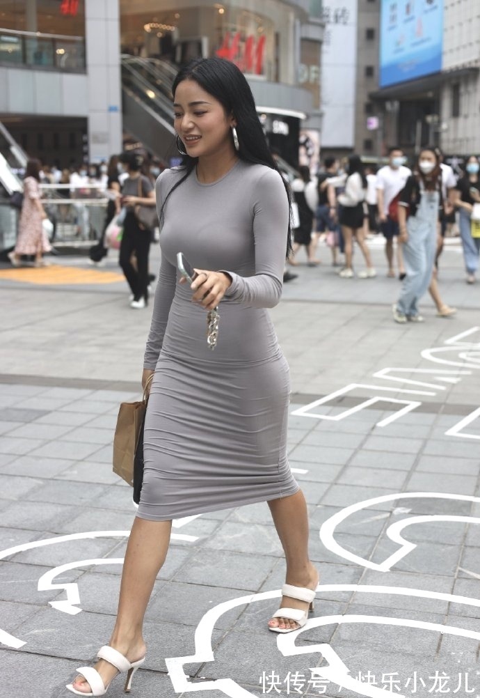 连衣裙 衣品不够好，就选修身连衣裙，轻松解决穿搭问题