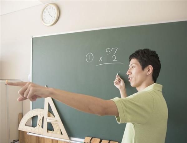 宝宝|宝宝幼儿园拉肚子,老师帮忙处理扔掉脏内裤,宝妈却要求赔偿万元