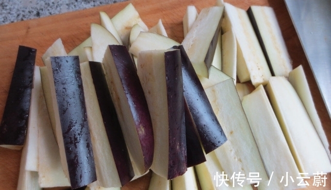 炒茄子|炒茄子时,万万不可直接下锅,多加一步,茄子不吸油还特别香