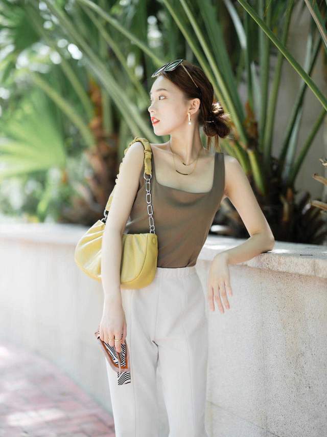 阔腿裤|奔三奔四的气质女神爱这样穿,吊带上衣配西裤干练精致,减龄时髦
