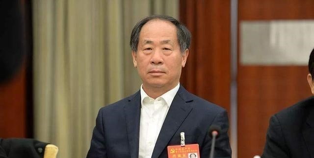 卖出|一年卖出100亿，这瓶不到20元的酒，让茅台五粮液都不敢轻视！