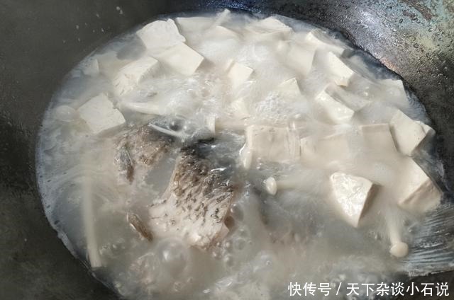 做鲫鱼汤,最忌讳加“它”,搞错的人不不少,难怪汤不够鲜