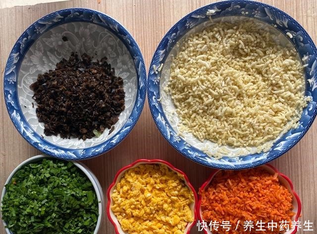 这才是素馅饺子最好吃的做法,教你调馅秘方,吃起来比肉饺子都香!