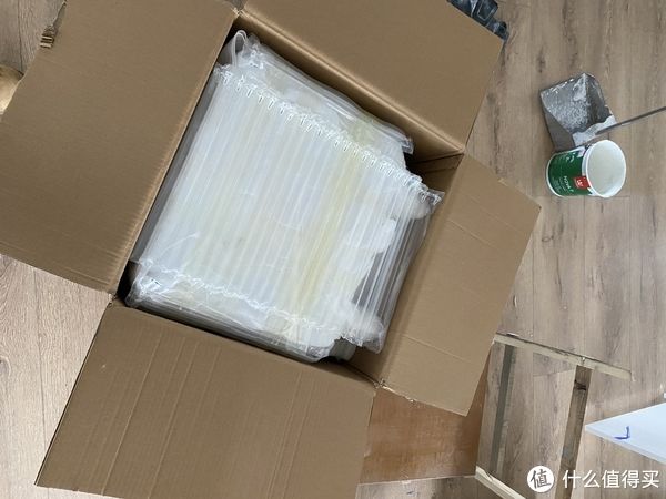 装修|实木盲盒:黑胡桃床和床头柜