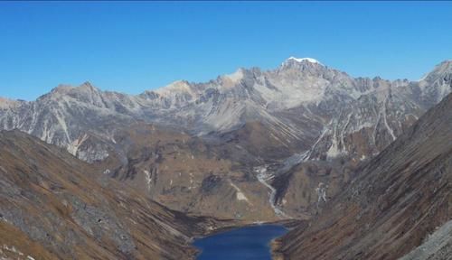 西藏地区|中国“最霸道”的景区，不但要收门票，游客还必须押身份证