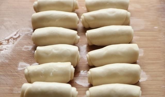 外面一个要8块钱，自己在家做好吃无添加，咬一口酥得掉渣，太香