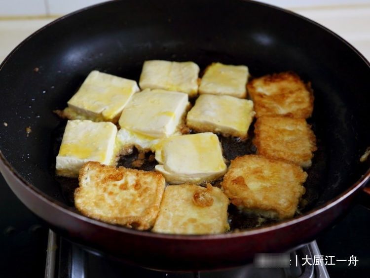 炒白菜时，直接下锅是大错！教你正确做法，白菜爽脆不出水