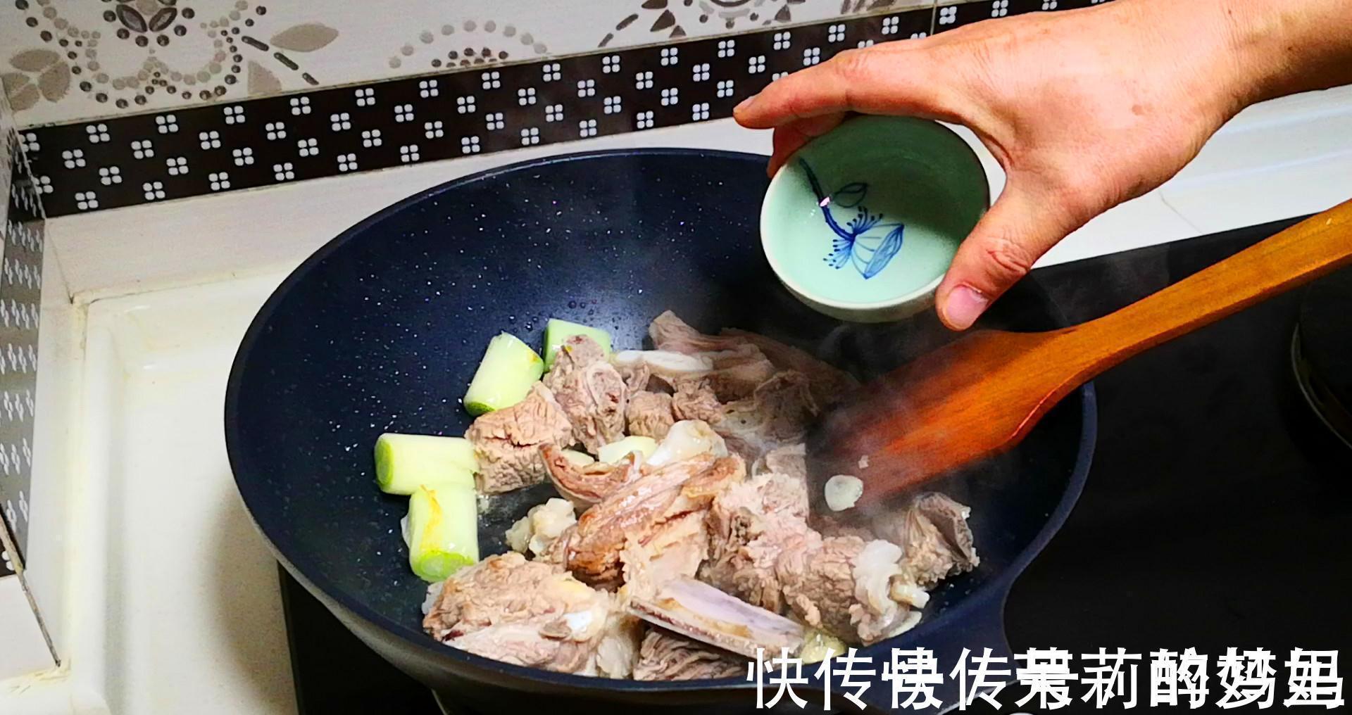 多喝|秋天如果有条件,建议中老年人:多喝这汤,增强免疫力,营养健康