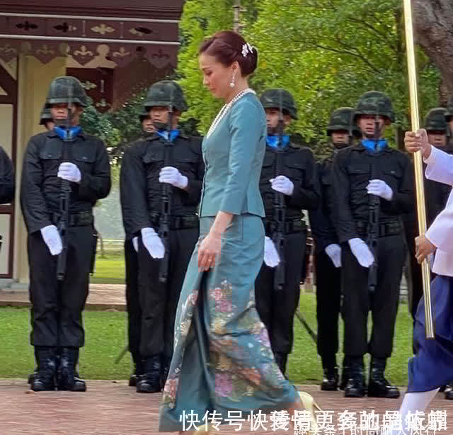 造型|苏提达和泰王最新卡通漫画出炉!帝后果然配,王后收腰蓝裙好高贵