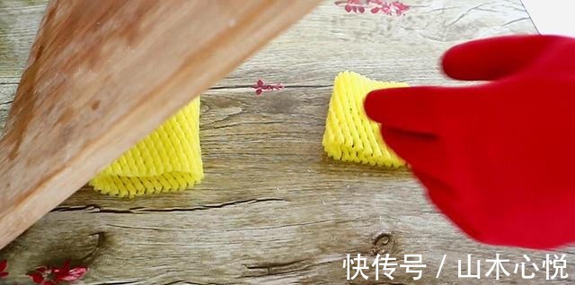 卫生间里放一个水果网套，一年省下不少钱，以后再也不舍得扔了