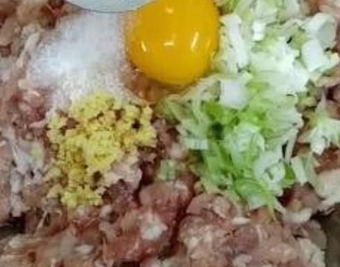 馅料|把“三样”东西加到饺子馅里，馅料光滑多汁，很好吃