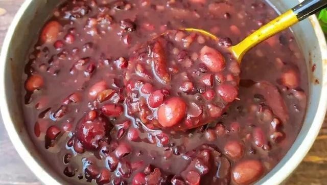 睡前一碗红豆粥!补气又补血!脸色红润有光泽~美味极了