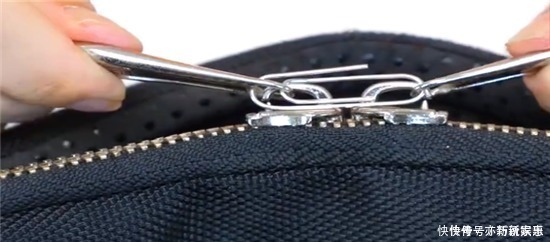 把回形针插在手机上,解决了大家都困扰的一个问题,实用又省钱