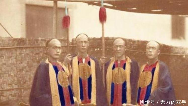犯人|罕见老照片正在打板子的犯人，镖局的镖头，清朝时期的格格！