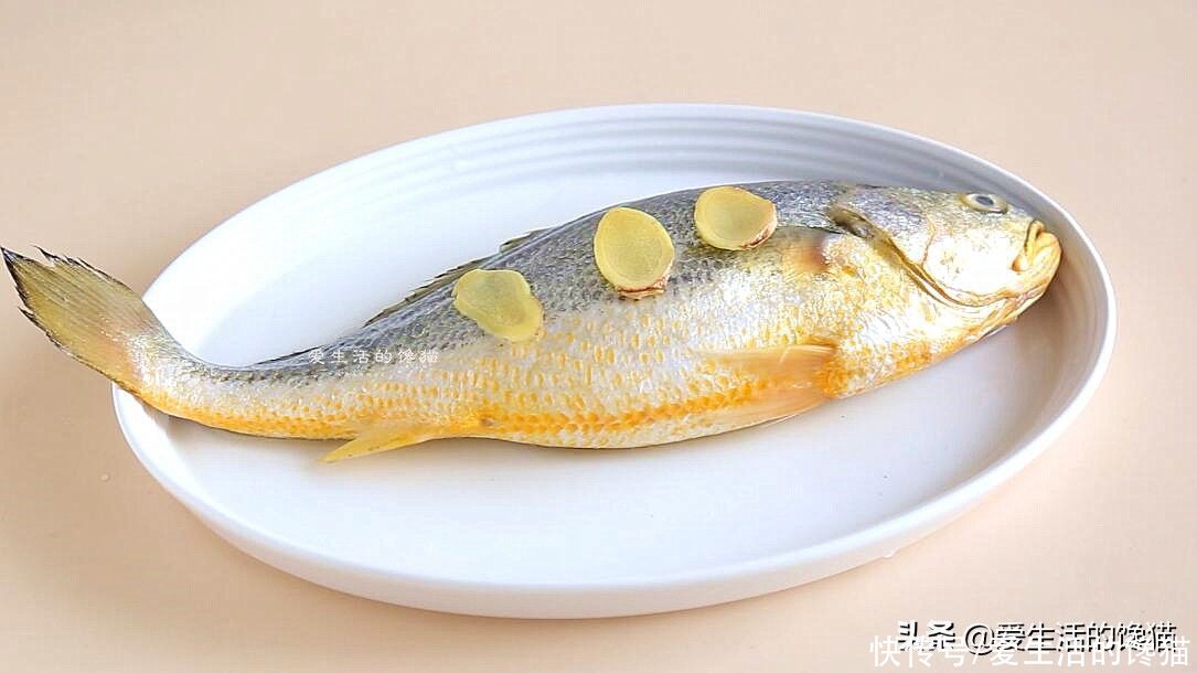 年夜饭少不了鱼菜，这样做，鱼皮不破，味道一绝，鱼肉鲜嫩无腥味