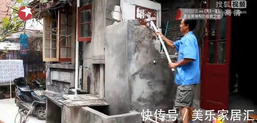 老房子|惨遭丈夫抛弃，单亲妈妈挤15㎡娘家靠父母养，让1岁宝宝睡地板！