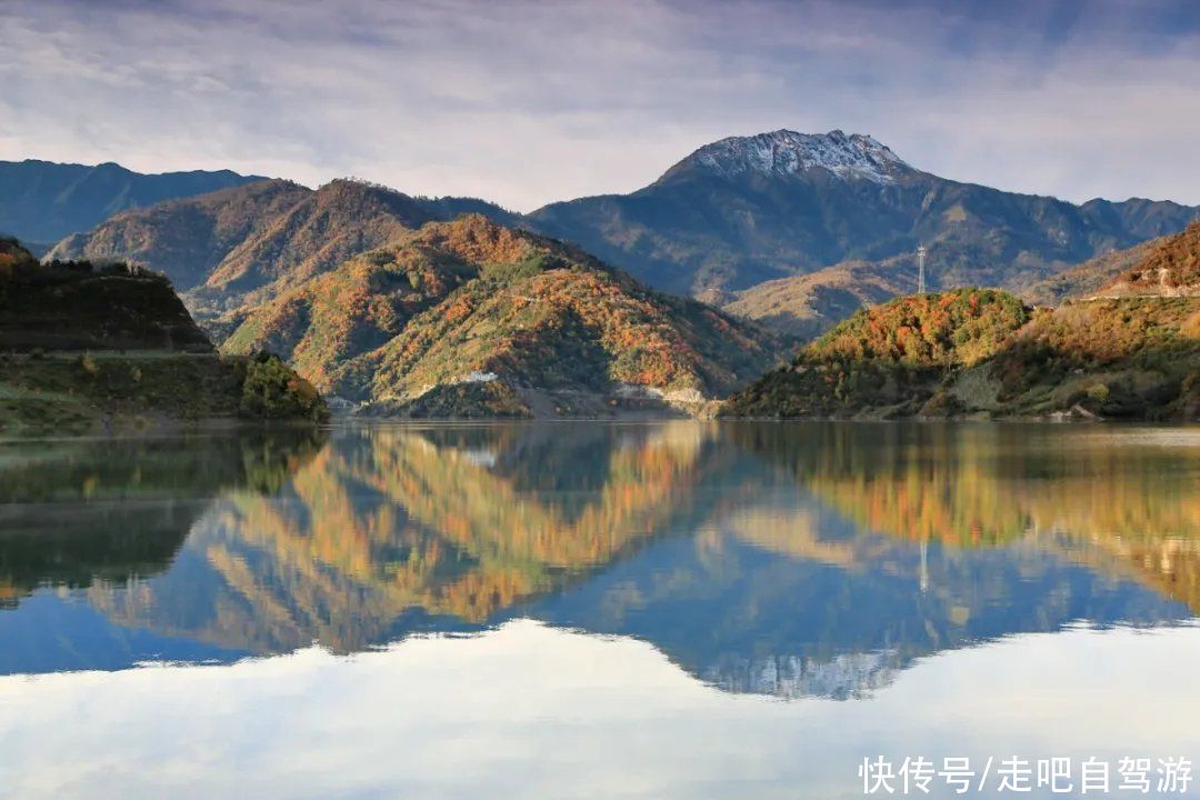 红军长征翻越的第一座雪山，山上云海绝美，有着不输江南的美景