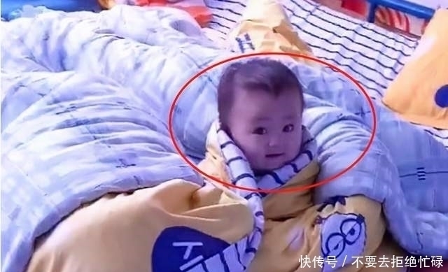 宝妈|“不靠谱”妈妈带娃午睡,不料先把自己哄着,孩子的小表情太暖心