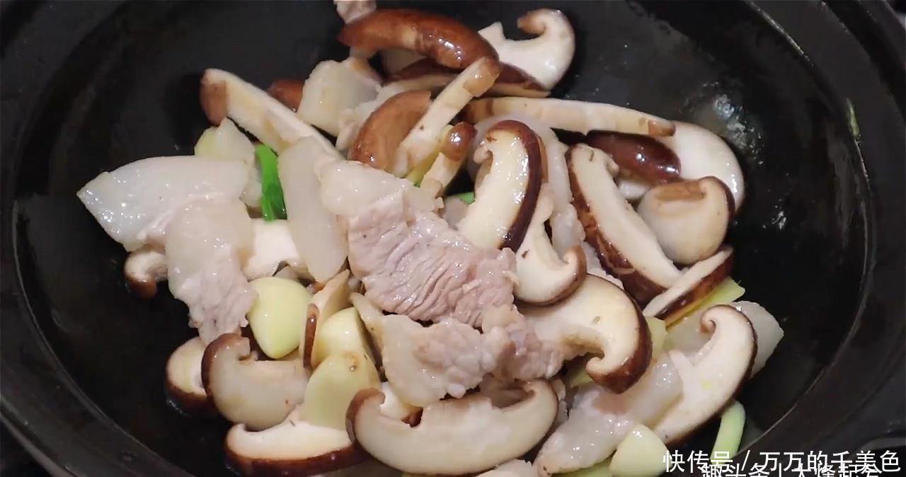 真香|香菇炖豆腐越炖越好吃,出锅满屋飘香,吃着比红烧肉还过瘾,真香