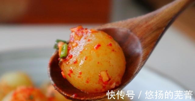 好香|入秋后，吃南瓜不如吃它，不炖不炒，团成球浇上料汁，真的好香呀！