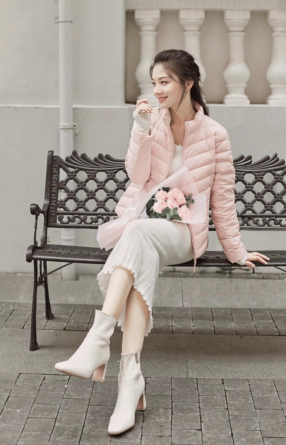 穿搭|降温没“羽绒服”真不行,少女们都爱这4个款,青春洋溢又保暖