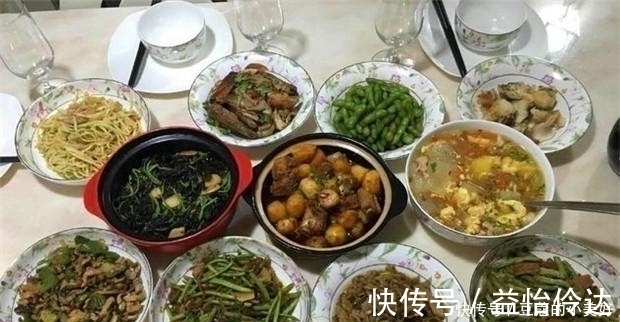 娘家大姐带外甥来家玩，我特意做了一桌菜招待，饭后外甥想留下来