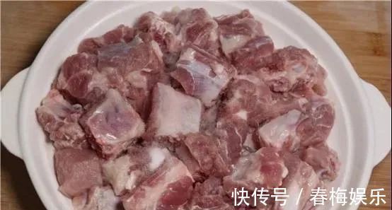 猪肉|排骨焯水后为啥又柴又腥看完大厨操作才明白,原来一直用错水