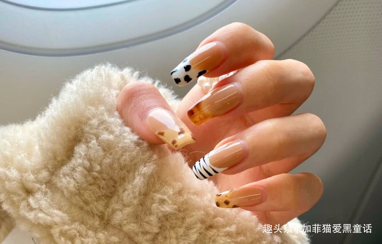 不会过时的九款的奶牛纹美甲，氧气滴感好可爱，甜酷撞色趣味多