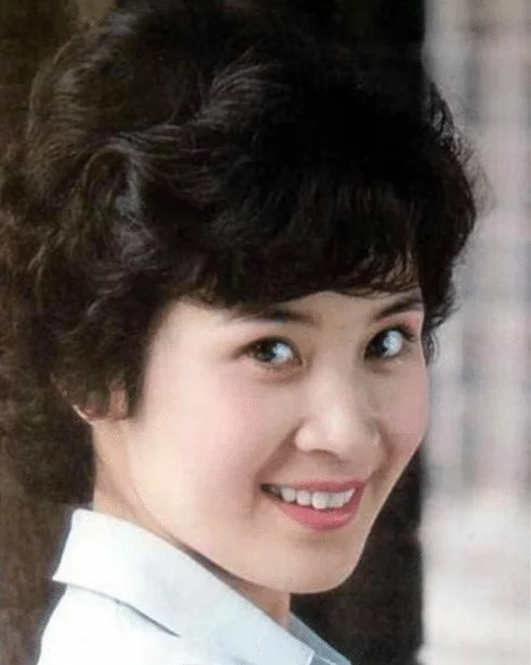 她是著名国家一级演员,享正军级待遇,离异28年如今仍孤身一人 她是著名国家一级演员,享正军级待遇,离异28年如今仍孤身一人