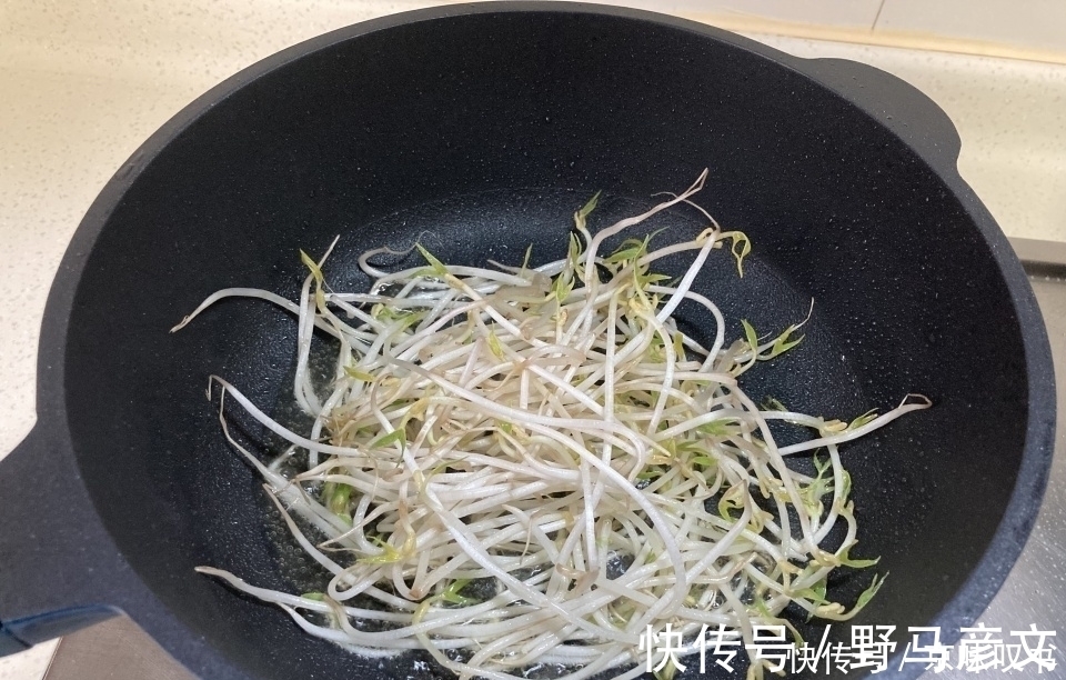 秋天此菜每周吃二次,清爽可口有筋道,简单省事,上桌就光盘