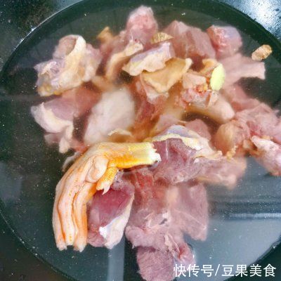 香菇|邻居开店月入10万，竟然是全靠香菇土豆闷鸭