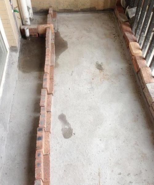 鱼池|在阳台上砌个鱼池，成本只花200元，亲戚朋友们都眼红了