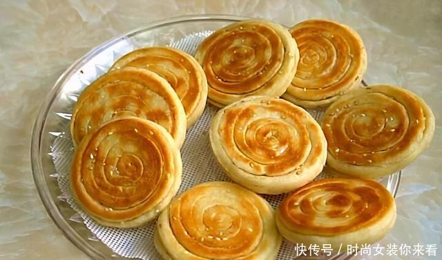  懒人版早餐饼做法，不醒面不发面，金黄暄软层次多，孩子吃得香