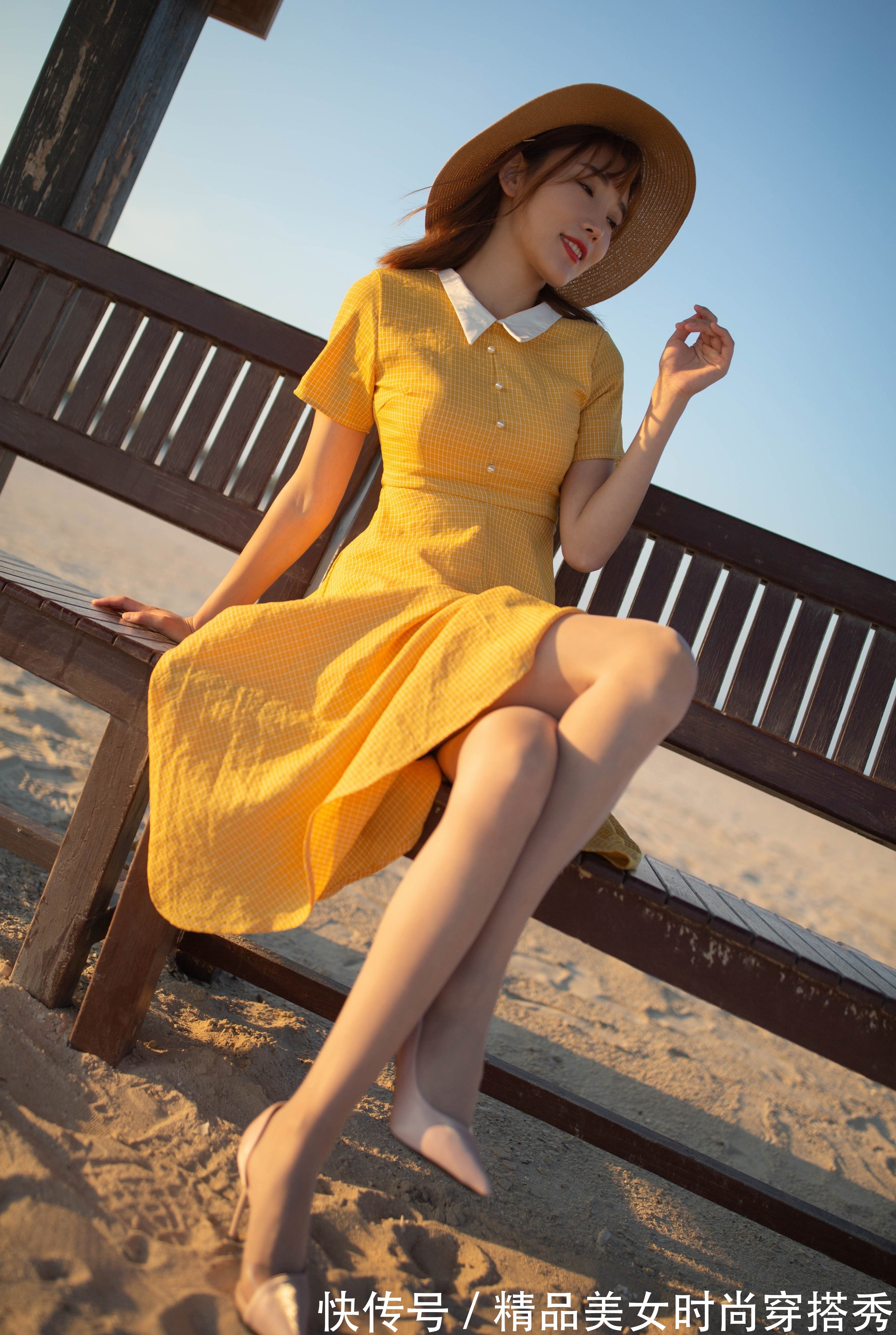 淡雅|清新淡雅的连衣裙更显轻盈飘逸，彰显出女性简洁大方的优雅力