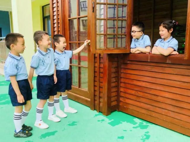 创意|恰同学少年！沪16区幼儿园、中小学创意毕业照来了