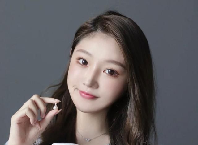 女生一定要知道的“护肤常识”!水乳3个月内用完,面膜要躺着敷