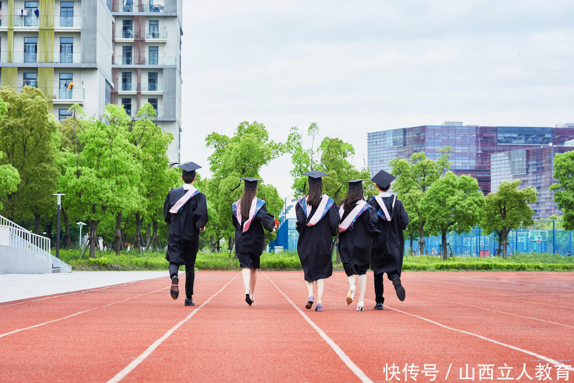 重点大学的普通专业VS普通大学的王牌专业，到底如何选择？