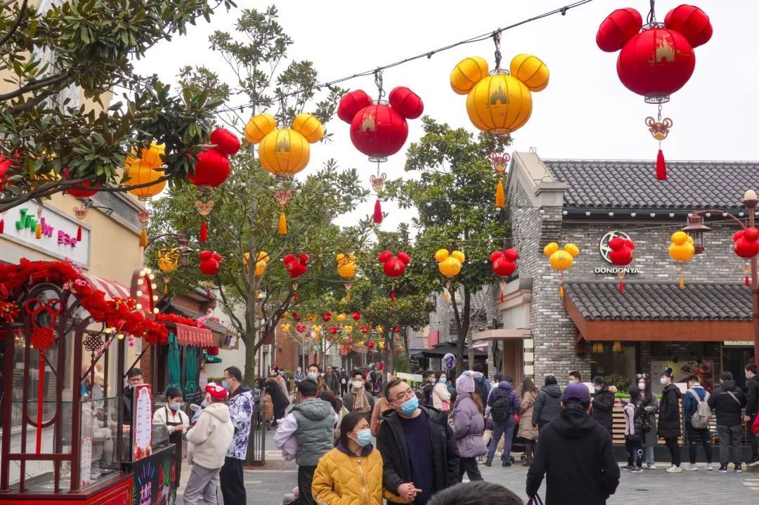 “就地过年”游本地！浦东25家景点春节接待超167万人次，回升至疫情前的87%