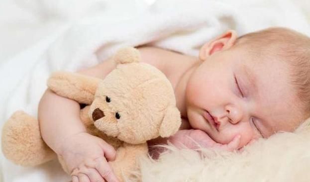 趴着睡|你知道婴儿能不能趴着睡觉吗？这很重要，你必须要知道！