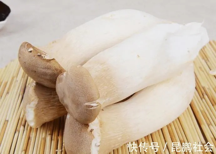 买杏鲍菇,大的好还是小的好?都不对,牢记5点,保证新鲜又肥厚
