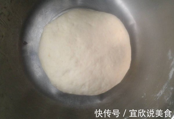 想吃披萨不用买，只需一个平底锅，自己做的也美味，让你食指大动