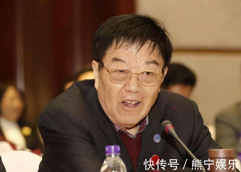 制药厂|几口缸几个人办药厂,靠“一包中药”,年入1000多亿却坚持不上市