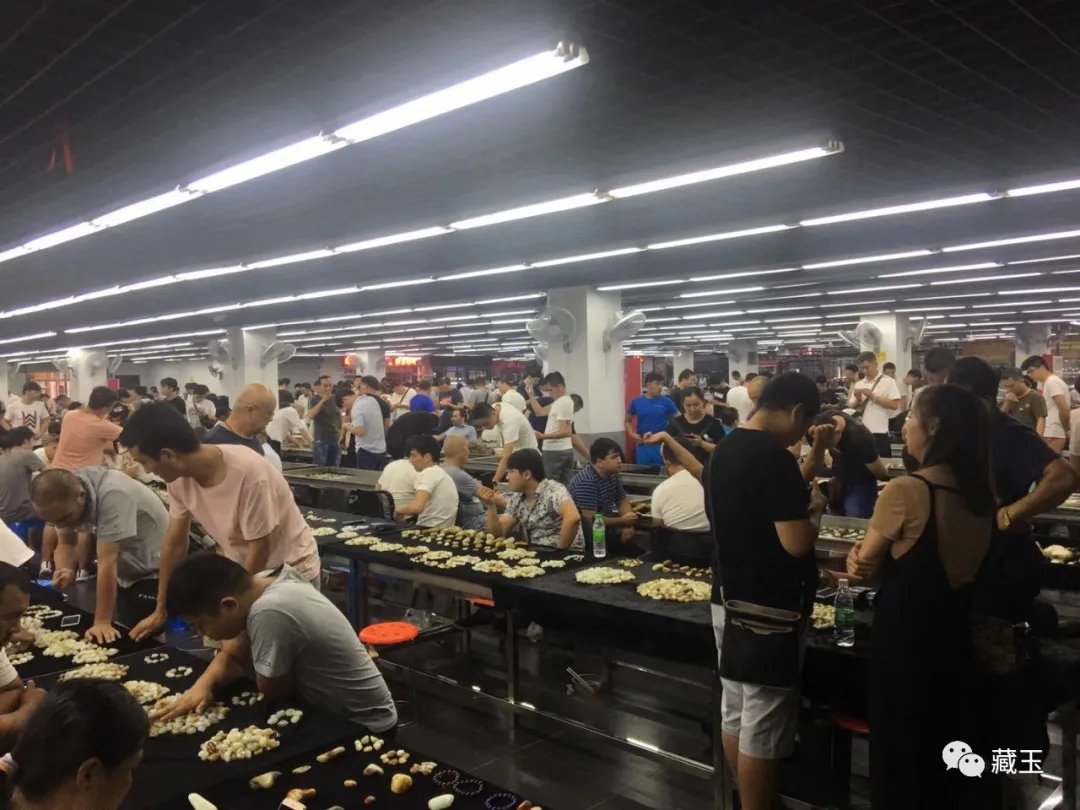 和田巴扎|房价下跌，籽料的价格也开始降了？和田巴扎上的行情成了这样