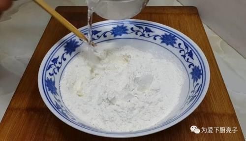 面团|烙饼这样做才好吃，开水一烫，张张柔软又劲道，比手抓饼还好吃