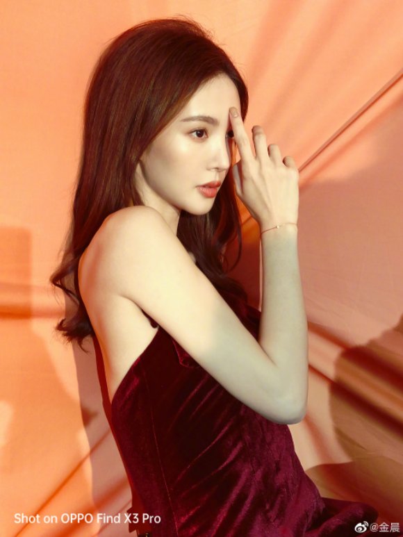 自降咖位跪舔流量鲜肉？又一奢侈品牌跌落神坛？