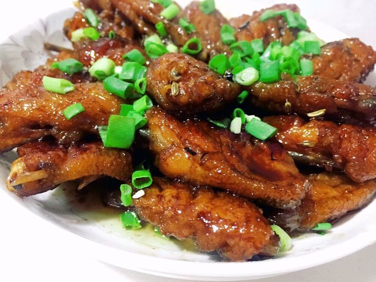 色香味俱全的可乐鸡翅,家人都很喜欢吃又实惠,招待客人倍有面