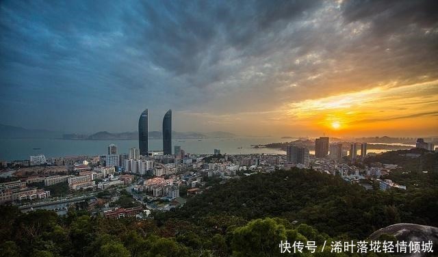 清晨|如果等不到清晨的粥,就请倒满深夜的酒