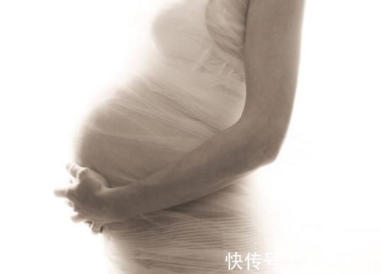 双胞胎|双胞胎在妈妈肚子里,一个胎动频繁,一个不动,出生后妈妈乐了