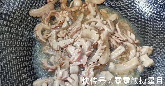 芹菜|处理好的猪腰花，加点芹菜一起炒，又香又入味，一点不膻气！