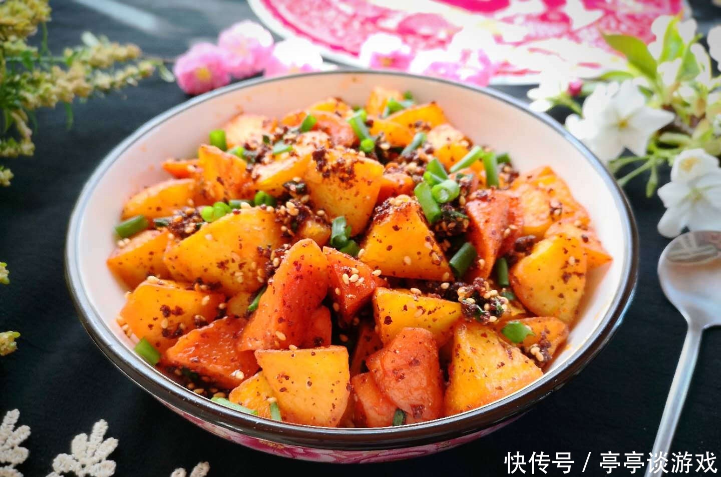 自从土豆学会这做法,我一天做2锅,比夜市烤肉好吃,连吃7天不腻